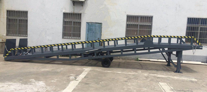 移動(dòng)式液壓登車(chē)橋_副本.jpg 移動(dòng)式液壓登車(chē)橋_副本.jpg